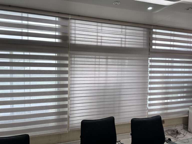 white double roller blinds Savar – 1. White Double Roller Blinds for a Brighter Office2. Smart Light Control for Modern Workspaces3. A Clean and Professional Window Upgrade in Savar4. Privacy and Natural Light in Perfect Balance5. Give Your Office a Fresh Look with White Zebra Blinds – product view 3