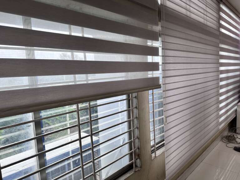 white double roller blinds Savar – 1. White Double Roller Blinds for a Brighter Office2. Smart Light Control for Modern Workspaces3. A Clean and Professional Window Upgrade in Savar4. Privacy and Natural Light in Perfect Balance5. Give Your Office a Fresh Look with White Zebra Blinds – product view 4