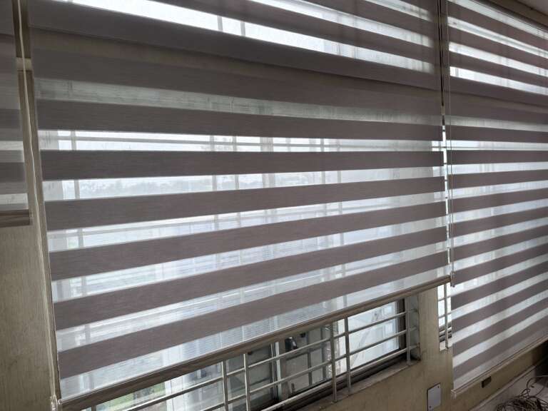 white double roller blinds Savar – 1. White Double Roller Blinds for a Brighter Office2. Smart Light Control for Modern Workspaces3. A Clean and Professional Window Upgrade in Savar4. Privacy and Natural Light in Perfect Balance5. Give Your Office a Fresh Look with White Zebra Blinds – product view 5